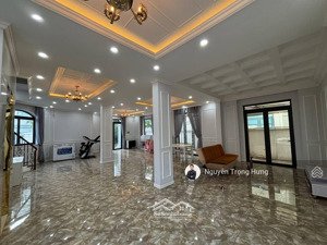 tổng hợp tầng cho thuê làm văn phòng, lớp học, spa, nail, kho hàng online, phòng khám,...vin quận 9