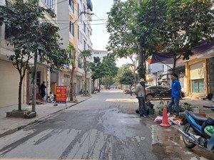 tôi chính chủ bán nhà phố lê trọng tấn 30m2, ngõ ba gác 5 tầng nhà mới. giá nhỉnh 5 tỷ