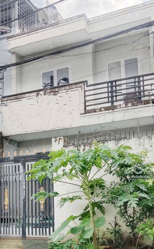 4,2 tỷ, nhà mặt tiền 2 tầng ngang 5 mét phú hữu q9 cũ