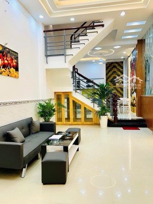 - bán nhà bình tân - đường lê văn quới - 4x15 - 3 tầng - hẻm 7m - giá 5,x tỷ.