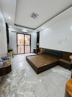 rẻ nhất đống đa - mặt ngõ thông kinh doanh - 6 tầng thang máy- đống đa - oto tránh 20m - 9.3 tỷ