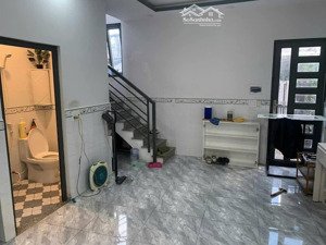 bán nhà sổ riêng, 5 x 5m.. 1 lầu 2pn mặt tiền đường lê văn lương, nhơn đức. giá chỉ 2 tỷ 850