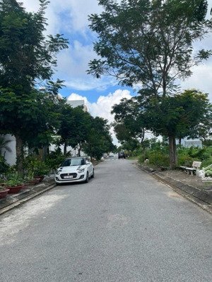 nhà 5 tầng, mặt tiền khu phân lô nguyễn văn linh, 100m2, 5x20m, 9 tỷ