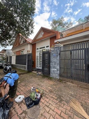 cho thuê nhà mặ tiền phạm thị tân, phú lợi gần đại học bình dương