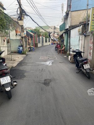 nhà 3 tầng kiên cố, đường số, xe tải thông, ngay tây hòa, pla