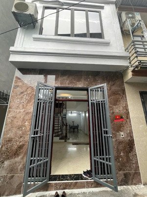 bán nhà 5 tầng. lô góc ngõ rộng