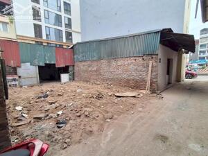 Bán đất phố Trạm, Long Biên 51m, mt 5.8m. Giá: 10.7 tỷ. LH: 0937158386