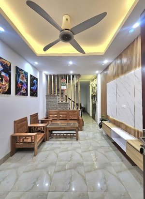 #trung_tâm_ngọc_thụy vị trí đắc địa ô tô đỗ cổng gần ô tô tránh 35m2 hơn 7 tỷ