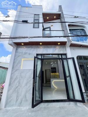 Nhà trệt lầu xây mới 3 phòng ngủ - Gần siêu thị Vincom Hùng Vương