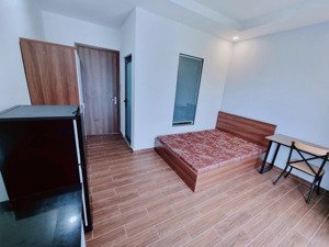 phòng studio cửa sổ trời lớn full nội thất - ngay ga metro, ngã tư bình thái