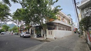 bán căn nhà 3 mặt tiền cách biển 150m. giảm 2 tỷ