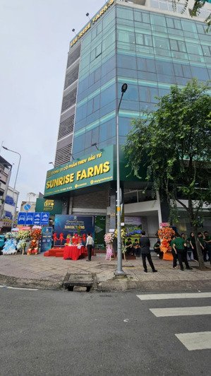 cho thuê 4 sàn tòa nhà vp hiện đại góc 2mt đường trần hưng đạo q5 mỗi sàn 120m2 thang máy, bãi xe