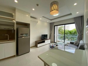 căn hộ 1 phòng ngủ, có ban công, nội thất đẹp, đang trống. giá thuê 14.5 triệu