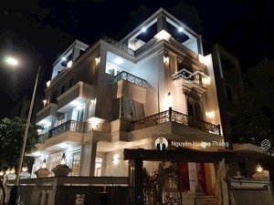 cho thuê biệt thự nt gỗ quý cao cấp, 120tr/th 5pn, đảo kim cương q.2, vào ở ngay lh 