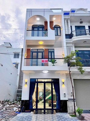 nha ngộp 3 tầng sổ hồng riêng công chứng ngay 5x30 ngay ubnn phường , thủ dầu một