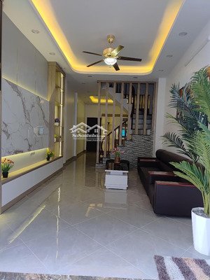 nhà 4 tầng sang sịn - ô tô đỗ cửa - đông mỹ - thanh trì - giá chào : 6.3 tỷ