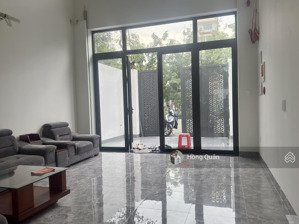 cho thuê nhà mt trương văn bang,dt 5x20, 5 tầng,sân thượng,8 phòng.quân 