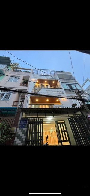 nhà đẹp 4,3m x13 đúc 3 lầu đường thống nhất p11 gò vấp