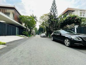 bán nhà biệt thự đơn lập khu cảnh đồi, phú mỹ hưng, quận 7, dt đất: 317m2, giá: 83 tỷ. 