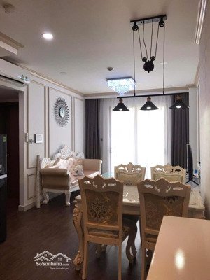 giá rẻ chỉ 18tr saigon royal quận 4 2pn 1wc 60m2 đang trống em hải