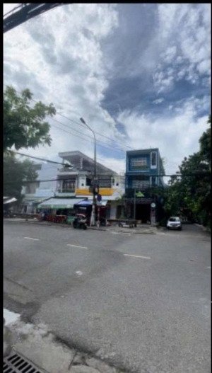 bán nhà 5 tầng ngay trung tâm thành phố, cách trung tâm thương mại aeon mall vài trăm mét