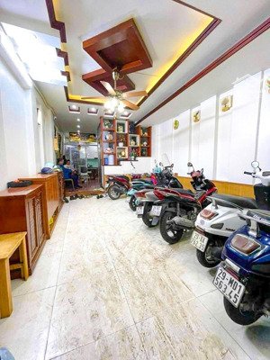 sát phố, oto tránh, kinh doanh, thang máy , nhà đẹp ở ngay. dt 65m 4t mt4,7m gia 16 ty còn tl