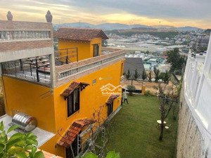 biệt thự mặt tiền đường nhựa 9m khu kqh cao cấp lý nam đế, đà lạt! giá : 24 tỷ / dt 352m