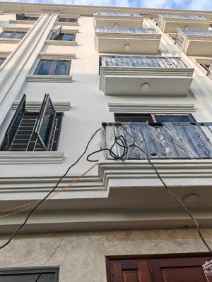 bán nhà riêng tại thụy phương, 40m2, phân lô, ô tô, full nội thất , nhỉnh 5tỷ.