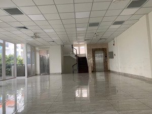 cho thuê văn phòng tại khu him lam kênh tẻ . giá cho thuê 130tr/th . dt 550m2, giá siêu hời!