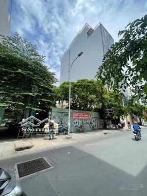 chính chủ cần bán nhà đất mặt tiền + mặt hẻm hồ hảo hớn trung tâm quận 1