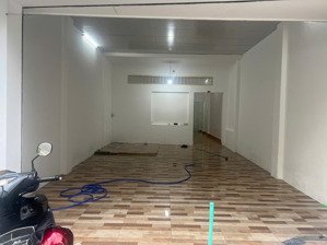 cho thuê nhà nguyên căn, mặt tiền gần trường học .