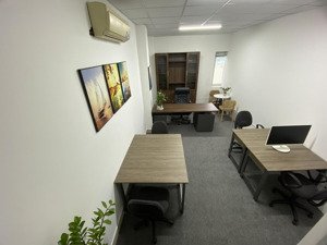 văn phòng 25m2 sáng thoáng, có cửa sổ, phù hợp nhóm 8-10 người