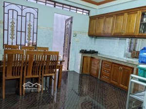 nhà mặt tiền đường rộng 32m quận 7