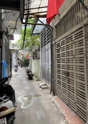 cần bán gấp nhà 3 tầng phố kim ngưu - nhà mặt ngõ thông tứ tung đi các ngả, giao thông thuận tiện.