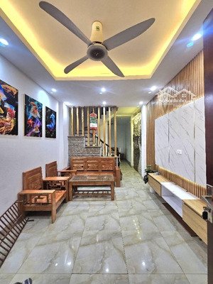 trung tâm ngọc thụy - vị trí đắc địa - oto đỗ cổng - gần oto tránh 4tầng 34m