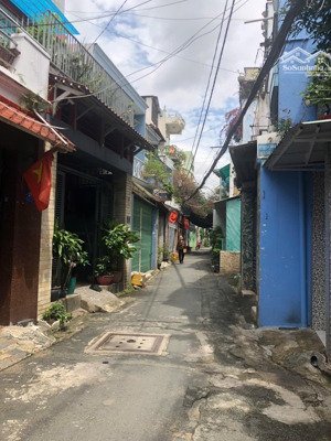 nhà hẻm tân kỳ tân quý 5x24m, cấp 4, có sân rộng, giá 9.5 tỷ