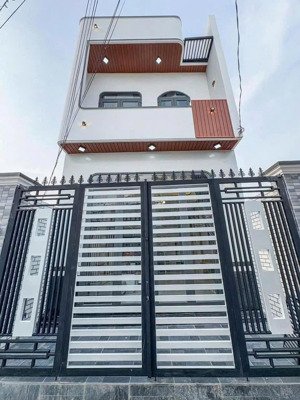 nhà 5x25 , 1 trệt 1lầu giá780 triệu , kế bên điện máy xanh đường bùi thanh khiết