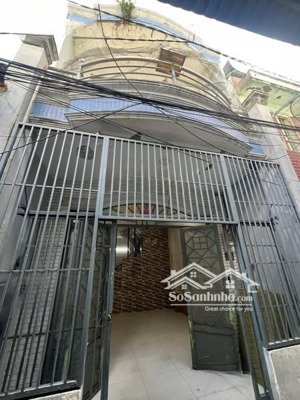 3,28 tỷ nhà ngang rộng 3,9 x 8,5m, nhà cũ tiện sửa chữa shr hoàn công