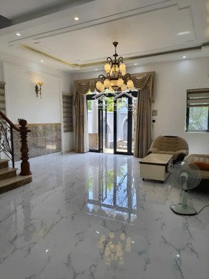 bán nhà riêng tại lê văn lương, 10,5 tỷ, 191m2, giá ưu đãi