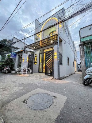 bán nhà phố kiến trúc hiện đại full nội thất 3pn lộ oto hẻm 160 tầm vu thông ra đường trần hoàng na