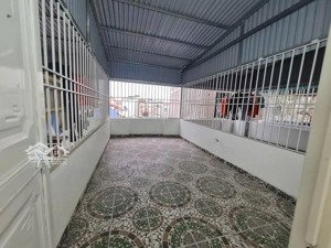 6.35 tỷ nhà phương canh, nam t liêm. ô tô qua cổng. dt 30m2, 5 tầng.