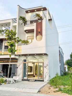 bán nhà mặt phố giá nhà hẻm - ôtô ra vào tận cửa - thủ dẩu một - tặng nội thất