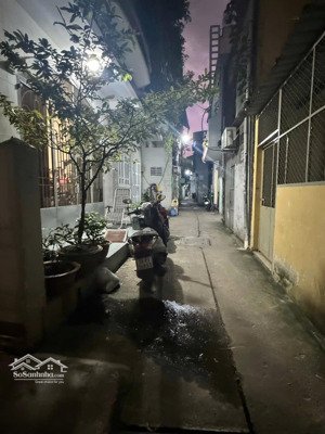 nhà chính chủ gủi cần bán gấp thuộc phường 14 tân bình dt: 6,6 x 5,5m đúc 1 tấm giá: 5ty300tr