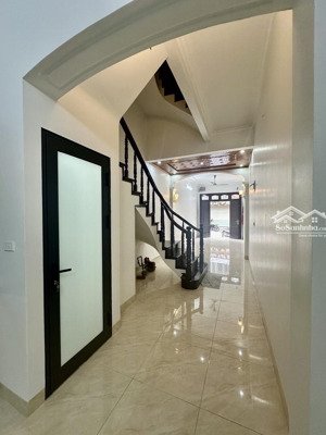 mặt phố hoàng văn thái, tô vĩnh diện 48m2 18,9tỷ vỉa hè rộng, ô tô đỗ ngày đêm, kinh doanh sầm uất