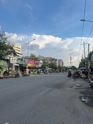 bán nhà mặt tiền huỳnh văn gấm, diện tích 300 m2, nhà cấp 4, chỉ tiêu xd hầm, 7 tầng. giá 39 tỷ