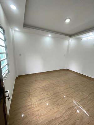 nguyên căn -3p -4wc - 7tr mới xây