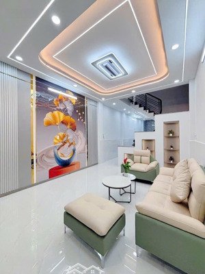 gần mt phạm văn hai - hxh - 4.5x10m - xây 3 tầng - 7.5 tỷ