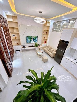 bán nhà trung tâm đồng đa full nội thất- gần ô tô ngõ thông gần các trường đại học thoáng trước sau