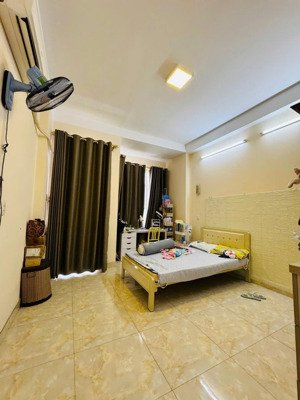 bán nhà bình thạnh,tương lai mặt tiền, giáp quận 1,hxh, xvnt,dt 4x15m, 3 tầng mới cứng,giá 10,5 tỷ.