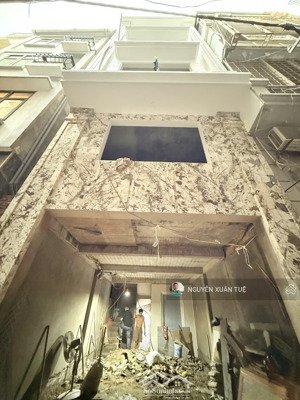 6 tầng thang máy xây mới. giá 10 tỷ, ngõ chợ khâm thiên.